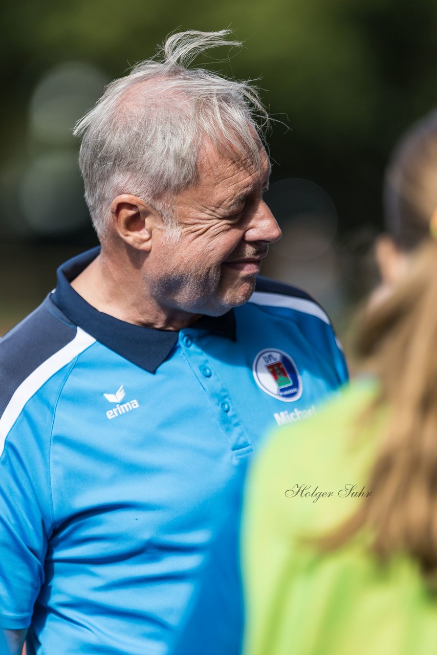 Bild 232 - wBJ VfL Pinneberg - Germania Schnelsen : Ergebnis: 15:1